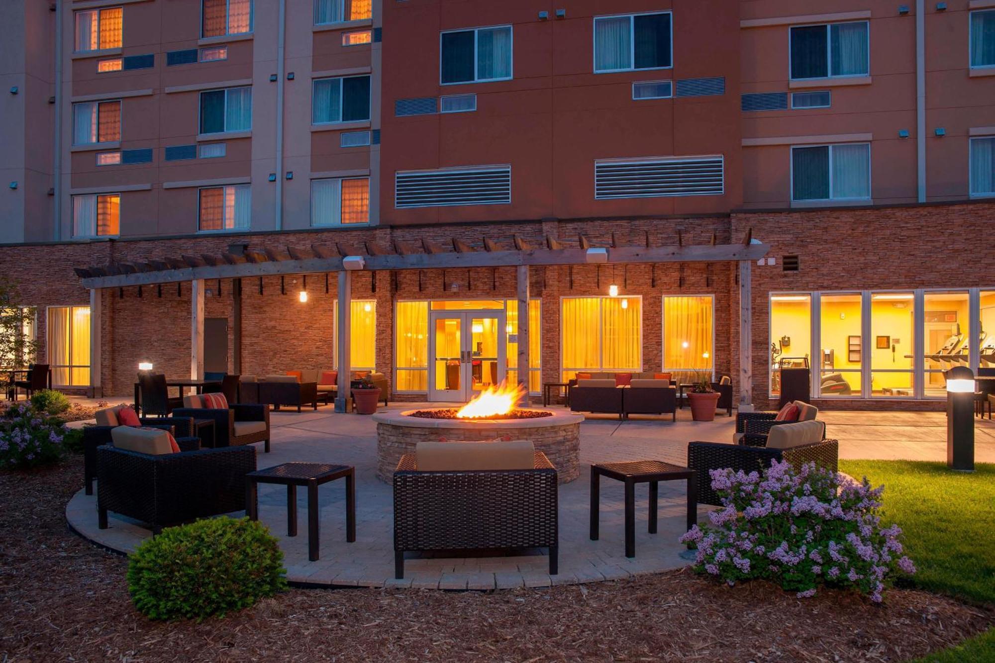 Courtyard Milwaukee Airport Hotel Eksteriør billede