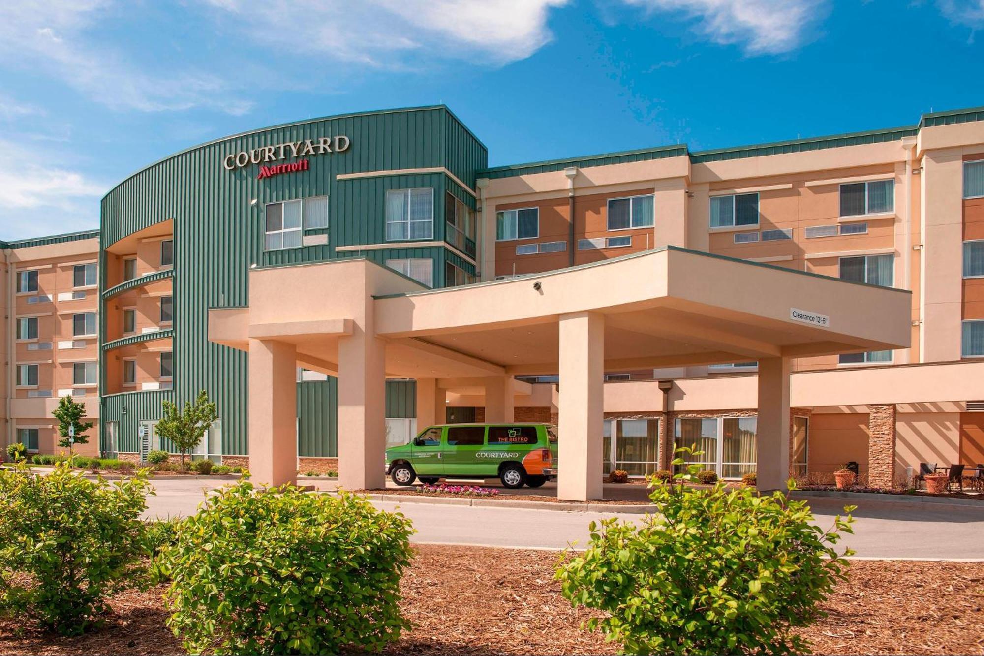 Courtyard Milwaukee Airport Hotel Eksteriør billede